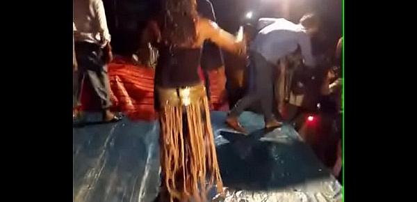 Hottest Bhojpuri Arkestra Wet Kiss Dance